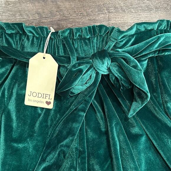 Jodifl Medium Emerald Green Velvet Belted Paper Bag Short - Picture 4 of 8